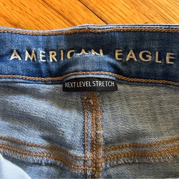 American Eagle Outfitters Blue Distressed Denim Shorts Size 6 - Picture 3 of 4